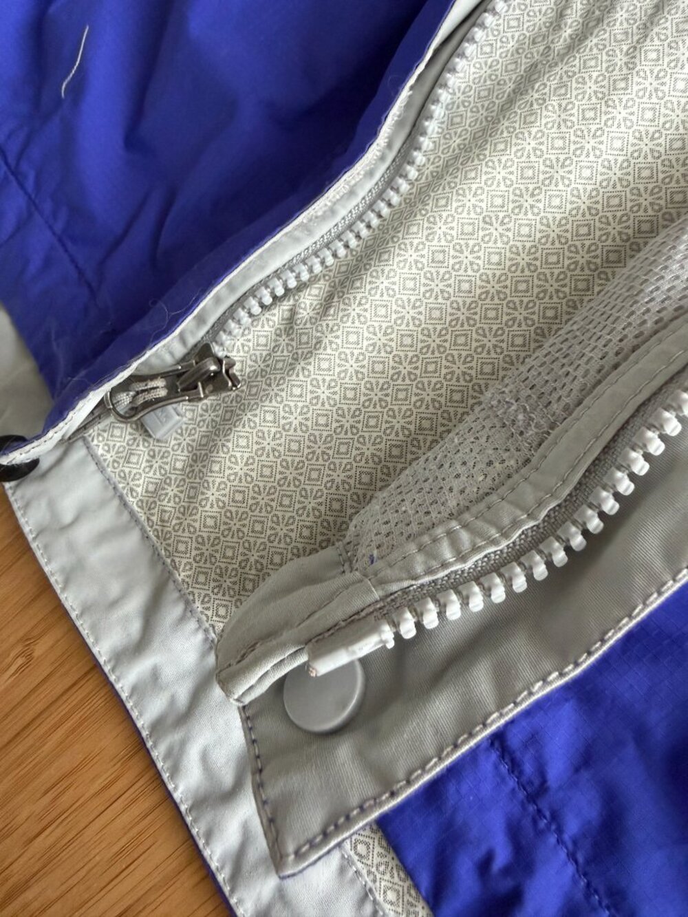 The North Face Rain Coat Jacket EUC - Picture 6 of 16